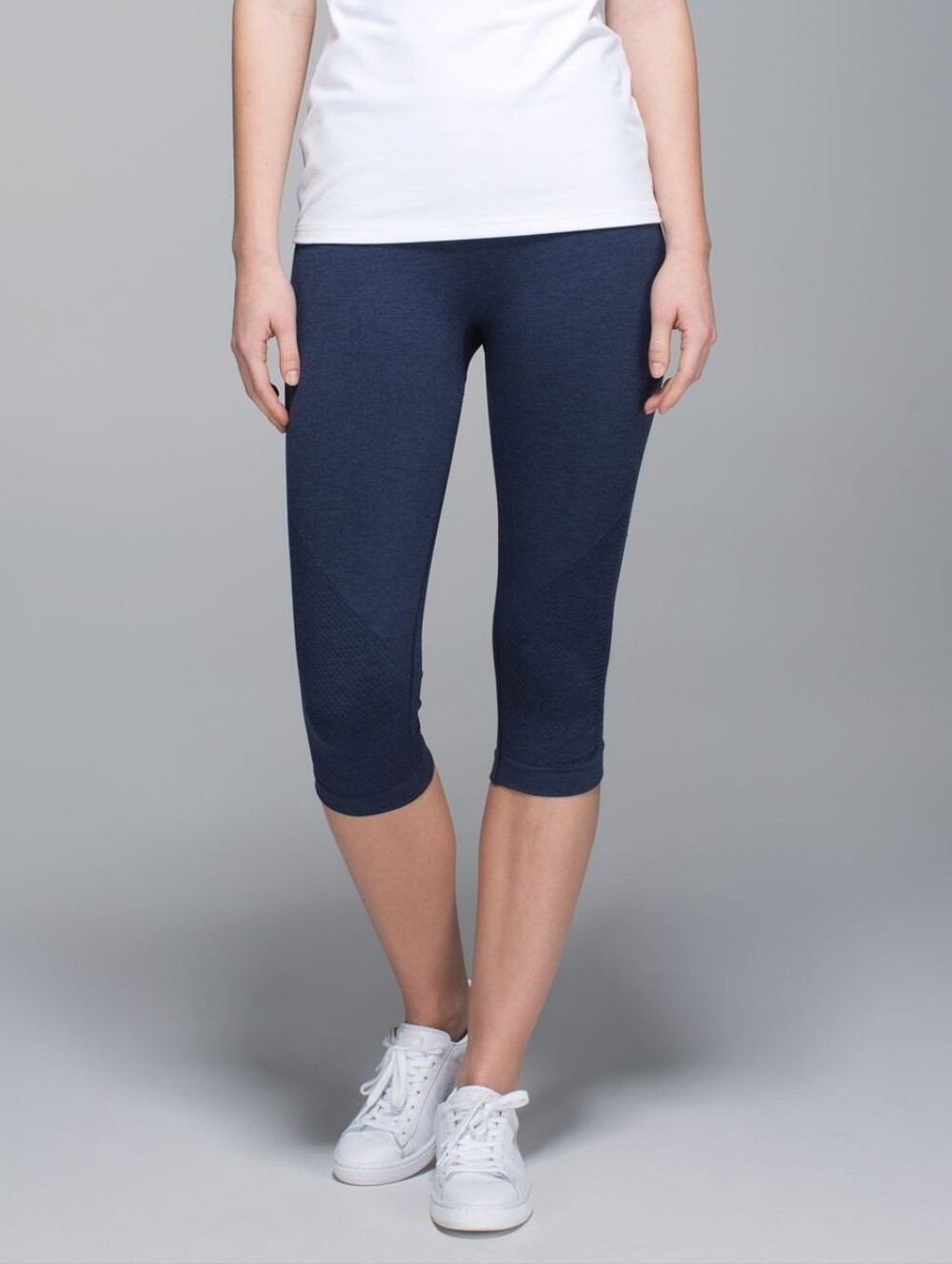 Lululemon In The Flow Crop IIHeathered Deep Navy Size 4